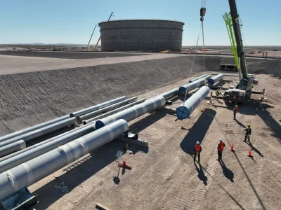 Soldadura e interconexión de líneas de flujo en campo petrolero